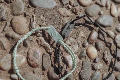 2022-03-30_Bracelet_Viva_con_Agua_Black_Turquoise_05