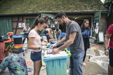 Tonnen bemalen by Noah Felk